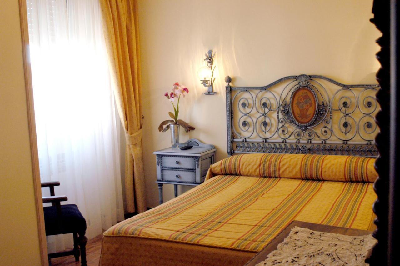 Hotel Julia Aranda de Duero Cameră foto